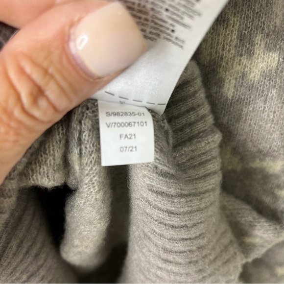 Athleta Merino Wool Crewneck Sweater Hawthorn Animal Print Size Small 982835 - Picture 7 of 7